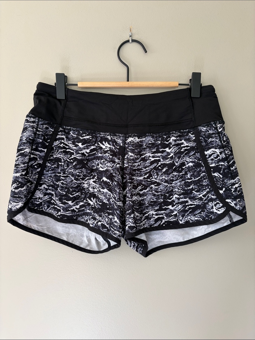 Lululemon Run Time Short 4” Size 4 Nami Wave Black White Athletic Running Gym
